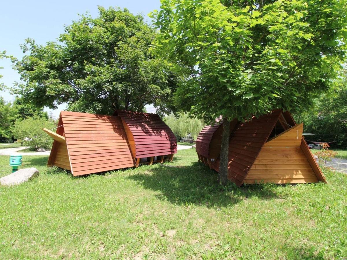 Habitat Createur - Hebergements Insolites Au Camping Municipal "Les Ecureuils" Recoubeau-Jansac Екстериор снимка