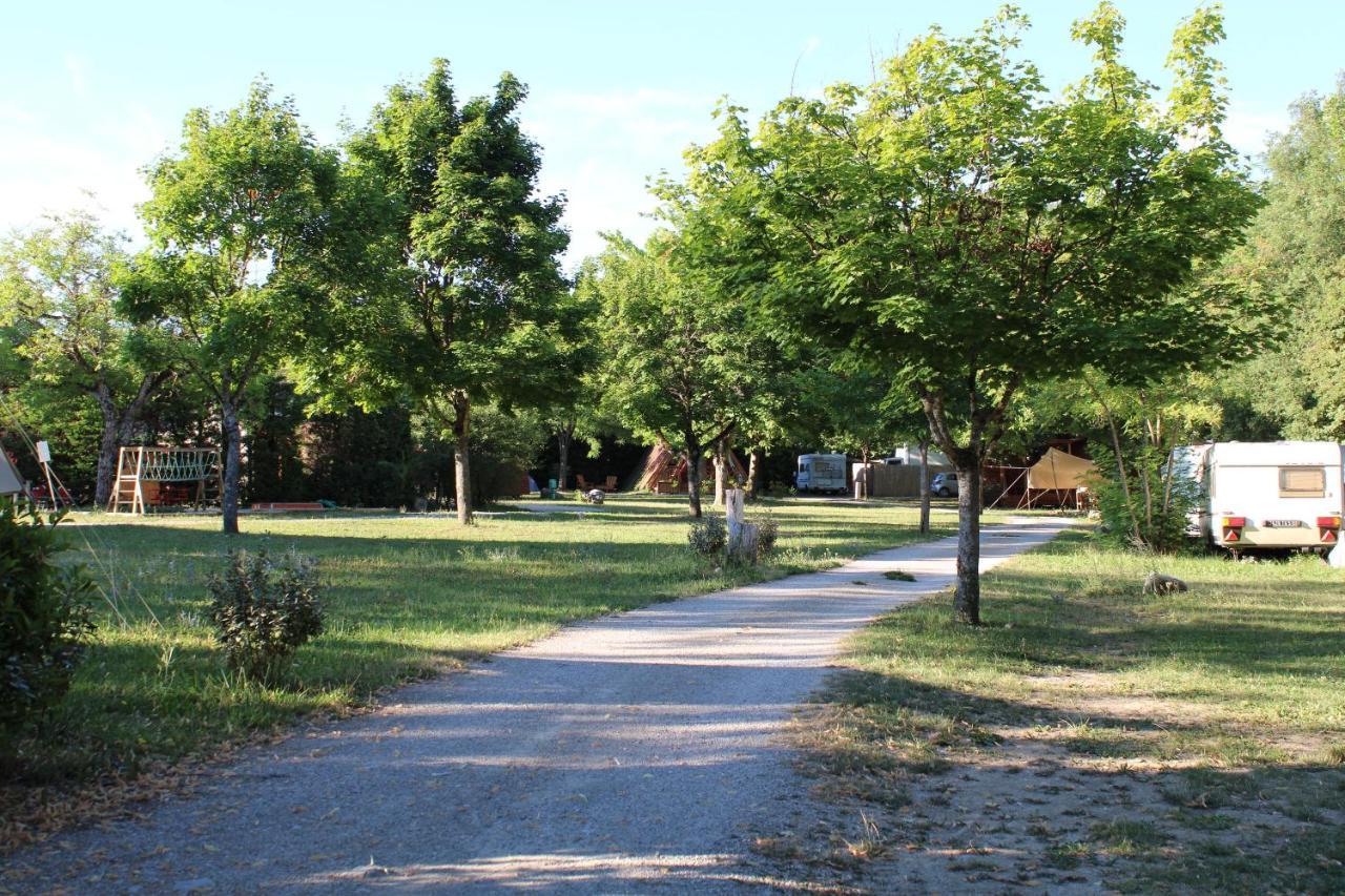 Habitat Createur - Hebergements Insolites Au Camping Municipal "Les Ecureuils" Recoubeau-Jansac Екстериор снимка